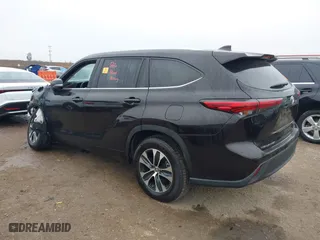 2021 Toyota Highlander XLE with VIN 5TDGZRAH2MS046851, listed as a IAAI auction lot 41603390 with 1 mi miles. Bid and sale history available at carsss.com. Image 3.
