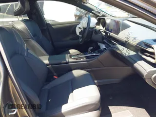 2024 Toyota Crown XLE с VIN JTDAAAAF4R3018149, выставлен на аукционе IAAI как лот 42293604 с пробегом 22 408 миль миль и . История ставок и продаж доступна на DreamBid. Изображение 5.