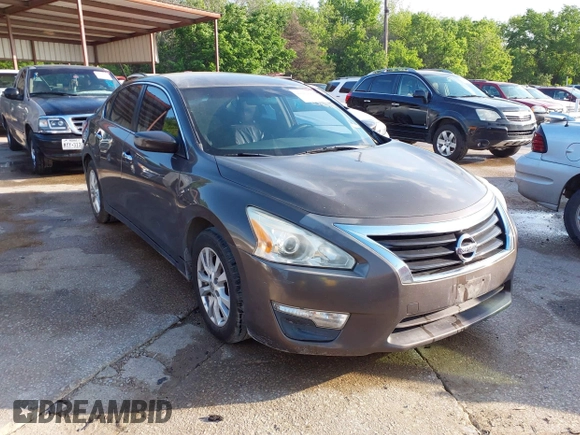 2014 Nissan Altima SV with VIN 1N4AL3AP0EC131305, listed as a IAAI auction lot 42004966 with 213,947 mi miles and . Bid and sale history available at carsss.com. Image 1.