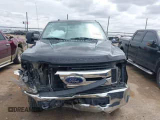 2019 Ford F-250 XL z VIN 1FT7W2B65KEF51556, wystawiony jako IAAI lot #41955220 z przebiegiem 128 460 mil mil oraz . Historia ofert i sprzedaży dostępna na DreamBid. Obrazek 13.