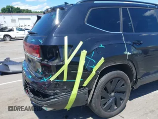 2024 Volkswagen Atlas SE z VIN 1V2JR2CA1RC529185, wystawiony jako IAAI lot #42201837 z przebiegiem 17 919 mil mil oraz . Historia ofert i sprzedaży dostępna na DreamBid. Obrazek 18.