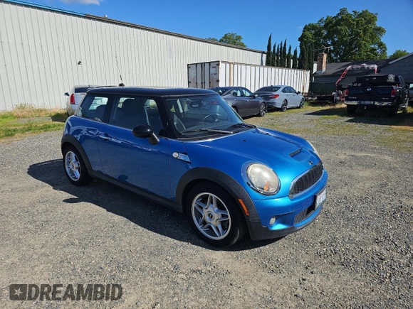 2009 MINI Hardtop S with VIN WMWMF73519TW86705, listed as a Copart auction lot 52047985 with 80,443 mi miles and Clean title. Bid and sale history available at DreamBid. Image 1.