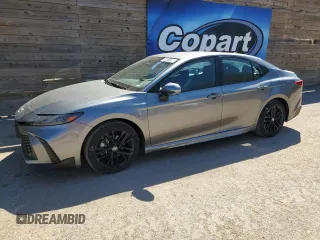 2025 Toyota Camry LE with VIN 4T1DAACK8SU520858, listed as a Copart auction lot 55131795 with 17,595 mi miles and Clean Title. Bid and sale history available at carsss.com. Image 1.