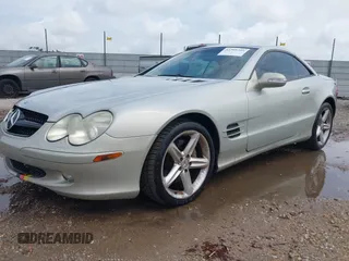 2003 Mercedes-Benz SL 500 z VIN WDBSK75F33F009204, wystawiony jako IAAI lot #42305205 z przebiegiem 87 108 mil mil oraz . Historia ofert i sprzedaży dostępna na DreamBid. Obrazek 2.