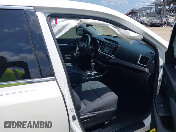 2019 Toyota Highlander LE z VIN 5TDZARFH0KS060236, wystawiony jako IAAI lot #42201282 z przebiegiem 66 647 mil mil oraz . Historia ofert i sprzedaży dostępna na DreamBid. Obrazek 5.