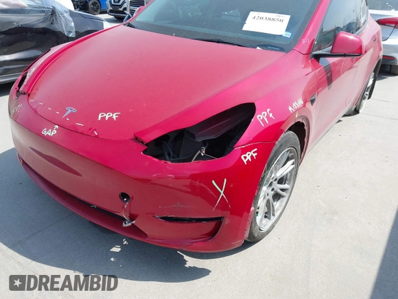 2023 Tesla Model Y Long Range z VIN 7SAYGAEE7PF691499, wystawiony jako IAAI lot #42038850 z przebiegiem 26 439 mil mil oraz . Historia ofert i sprzedaży dostępna na DreamBid. Obrazek 6.