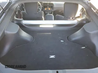 2024 Nissan Z Sport с VIN JN1BZ4AH8RM363245, выставлен на аукционе Copart как лот 88665935 с пробегом 8 087 миль миль и Списание • Salvage title. История ставок и продаж доступна на DreamBid. Изображение 10.