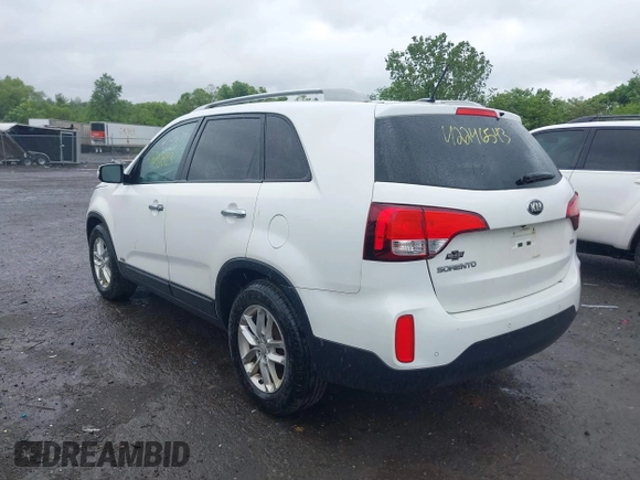 2015 Kia Sorento LX with VIN 5XYKTCA63FG586054, listed as a IAAI auction lot 42246543 with 159,427 mi miles and . Bid and sale history available at DreamBid. Image 3.
