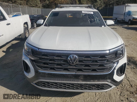 2024 Volkswagen Atlas SE with VIN 1V2LE2CA0RC236608, listed as a Copart auction lot 79430654 with 9,705 mi miles and Salvage title. Bid and sale history available at DreamBid. Image 5.