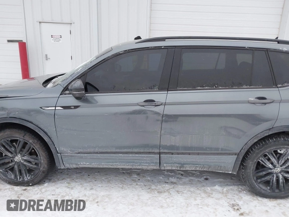 2022 Volkswagen Tiguan SE R-Line Black z VIN 3VVCB7AX9NM024296, wystawiony jako IAAI lot #41592795 z przebiegiem 45 308 mil mil oraz . Historia ofert i sprzedaży dostępna na DreamBid. Obrazek 15.