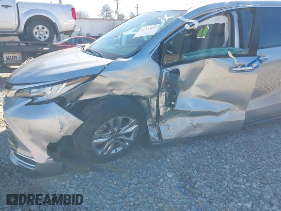 2022 Toyota Sienna Limited with VIN 5TDZRKECXNS136443, listed as a IAAI auction lot 41353097 with 20,568 mi miles and . Bid and sale history available at DreamBid. Image 6.