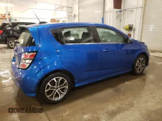 2018 Chevrolet Sonic LT z VIN 1G1JD6SH3J4105391, wystawiony jako Copart lot #47450685 z przebiegiem 69 558 mil mil oraz Nie do naprawy • Non repairable. Historia ofert i sprzedaży dostępna na DreamBid. Obrazek 3.