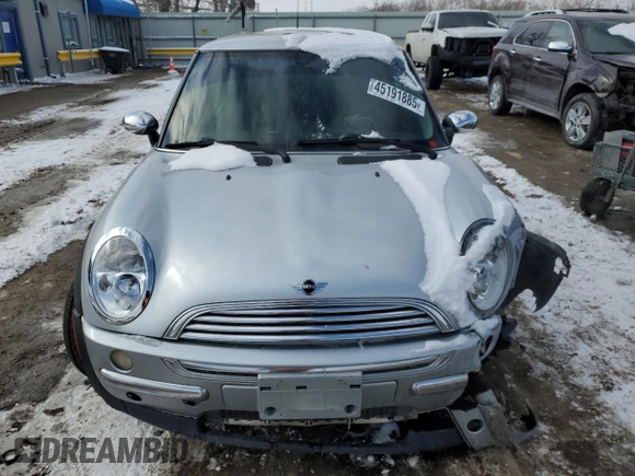 2004 MINI Hardtop with VIN WMWRC334X4TJ62010, listed as a Copart auction lot 45191885 with Not Provided miles and Salvage Title. Bid and sale history available at DreamBid. Image 5.
