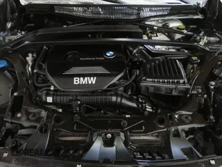 2018 BMW X1 xDrive28i z VIN WBXHT3C35J5L33173, wystawiony jako Copart lot #60927155 z przebiegiem 33 352 mil mil oraz Szkoda całkowita • Salvage title. Historia ofert i sprzedaży dostępna na DreamBid. Obrazek 7.
