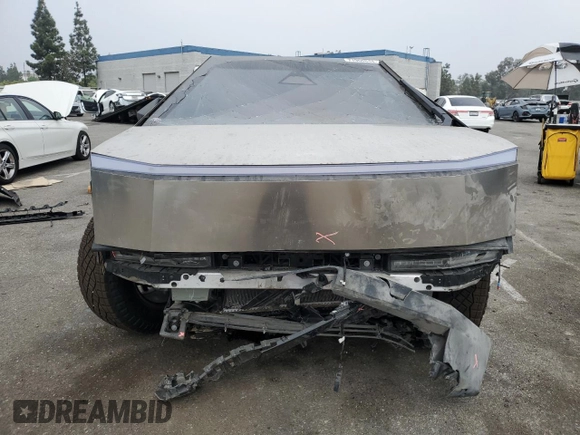 2024 Tesla Cybertruck z VIN 7G2CEHED0RA017009, wystawiony jako Copart lot #71960844 z przebiegiem 4142 mil mil oraz Szkoda całkowita • Salvage title. Historia ofert i sprzedaży dostępna na DreamBid. Obrazek 5.