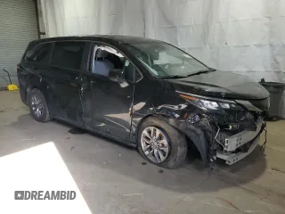 2024 Toyota Sienna LE z VIN 5TDKRKEC8RS190346, wystawiony jako Copart lot #54243385 z przebiegiem 18 942 mil mil oraz Szkoda całkowita • Salvage title. Historia ofert i sprzedaży dostępna na DreamBid. Obrazek 4.