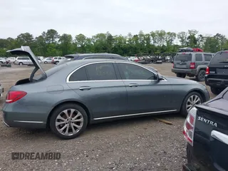 2019 Mercedes-Benz E 300 z VIN WDDZF4KB9KA575468, wystawiony jako IAAI lot #42366391 z przebiegiem Nie podano mil oraz . Historia ofert i sprzedaży dostępna na DreamBid. Obrazek 13.