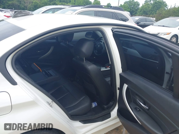 2012 BMW 3 Series 328i с VIN WBA3A5G56CNP15801, выставлен на аукционе IAAI как лот 42476836 с пробегом 166 614 миль миль и . История ставок и продаж доступна на DreamBid. Изображение 8.