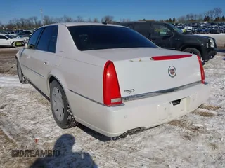 2006 Cadillac DTS 1SC z VIN 1G6KD57Y86U102513, wystawiony jako IAAI lot #41607409 z przebiegiem 102 438 mil mil oraz . Historia ofert i sprzedaży dostępna na DreamBid. Obrazek 3.