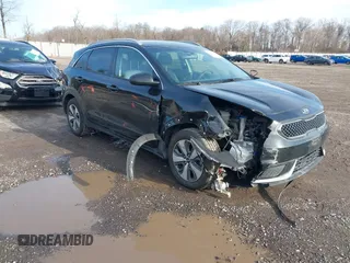 2018 Kia Niro LX with VIN KNDCB3LCXJ5158204, listed as a IAAI auction lot 41521783 with 69,290 mi miles. Bid and sale history available at carsss.com. Image 1.