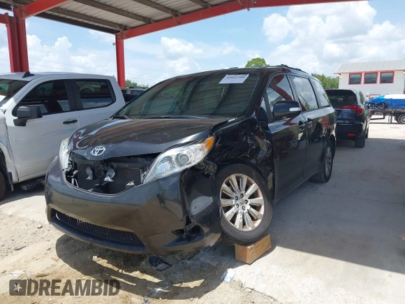 2014 Toyota Sienna XLE z VIN 5TDYK3DC2ES423847, wystawiony jako IAAI lot #40001988 z przebiegiem 130 731 mil mil oraz . Historia ofert i sprzedaży dostępna na DreamBid. Obrazek 17.