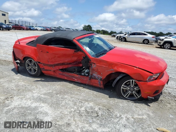 2011 Ford Mustang V6 z VIN 1ZVBP8EM4B5115461, wystawiony jako Copart lot #59900715 z przebiegiem Nie podano mil oraz Szkoda całkowita • Salvage title. Historia ofert i sprzedaży dostępna na DreamBid. Obrazek 4.