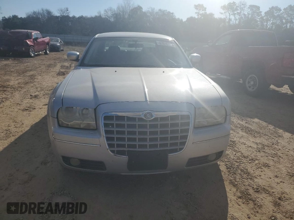 2009 Chrysler 300 z VIN 2C3KK53V09H568544, wystawiony jako Copart lot #47015735 z przebiegiem 126 245 mil mil oraz Szkoda całkowita • Salvage title. Historia ofert i sprzedaży dostępna na DreamBid. Obrazek 5.