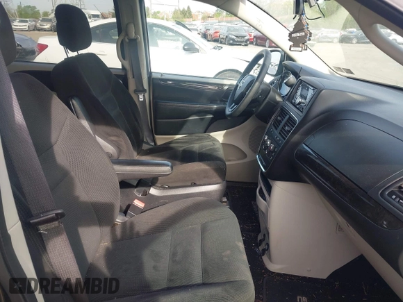 2017 Dodge Grand Caravan SE Plus z VIN 2C4RDGBGXHR549334, wystawiony jako IAAI lot #42097288 z przebiegiem 60 896 mil mil oraz . Historia ofert i sprzedaży dostępna na DreamBid. Obrazek 5.
