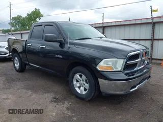 2010 Dodge 1500 SLT z VIN 1D7RB1GP4AS225575, wystawiony jako IAAI lot #42206581 z przebiegiem 172 789 mil mil oraz . Historia ofert i sprzedaży dostępna na DreamBid. Obrazek 1.