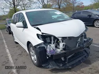 2020 Toyota Sienna LE Auto Access Seat с VIN 5TDKZ3DC3LS043379, выставлен на аукционе IAAI как лот 42103997 с пробегом 46 570 миль миль и . История ставок и продаж доступна на DreamBid. Изображение 1.