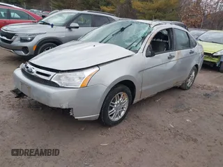 2009 Ford Focus SE z VIN 1FAHP35N89W154055, wystawiony jako IAAI lot #41680350 z przebiegiem 165 476 mil mil oraz . Historia ofert i sprzedaży dostępna na DreamBid. Obrazek 2.