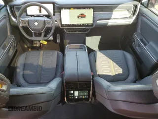 2024 Rivian R1T Adventure z VIN 7FCTGCAA3RN030346, wystawiony jako Copart lot #49440515 z przebiegiem 12 772 mil mil oraz Szkoda całkowita • Salvage title. Historia ofert i sprzedaży dostępna na DreamBid. Obrazek 8.