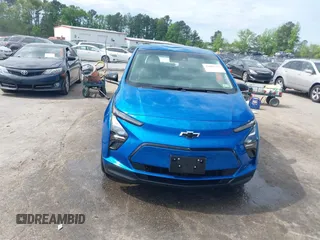 2023 Chevrolet Bolt EV 2LT z VIN 1G1FX6S05P4128607, wystawiony jako IAAI lot #42081752 z przebiegiem 22 551 mil mil oraz . Historia ofert i sprzedaży dostępna na DreamBid. Obrazek 12.