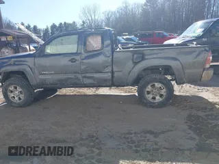 2009 Toyota Tacoma with VIN 5TEUU42N69Z670462, listed as a IAAI auction lot 41908357 with 208,430 mi miles. Bid and sale history available at carsss.com. Image 14.