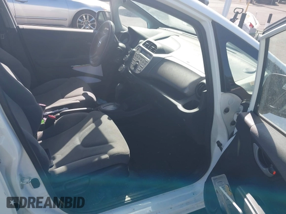 2010 Honda Fit with VIN JHMGE8H25AC029528, listed as a IAAI auction lot 41084208 with 58,774 mi miles. Bid and sale history available at carsss.com. Image 5.
