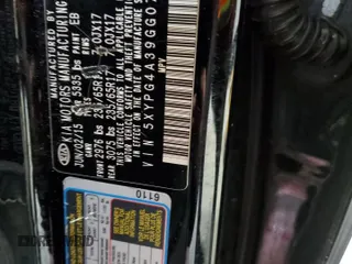 2016 Kia Sorento LX z VIN 5XYPG4A39GG073186, wystawiony jako Copart lot #57701815 z przebiegiem 146 835 mil mil oraz Szkoda całkowita • Salvage title. Historia ofert i sprzedaży dostępna na DreamBid. Obrazek 14.