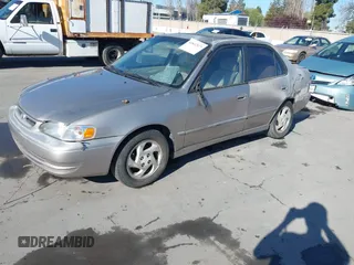 1999 Toyota Corolla VE z VIN 1NXBR18E6XZ225512, wystawiony jako IAAI lot #41842023 z przebiegiem 324 718 mil mil oraz . Historia ofert i sprzedaży dostępna na DreamBid. Obrazek 6.