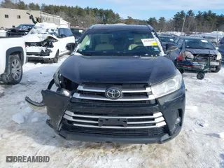 2018 Toyota Highlander SE with VIN 5TDJZRFH4JS859036, listed as a IAAI auction lot 41640089 with 103,643 mi miles. Bid and sale history available at carsss.com. Image 13.