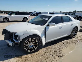 2014 Chrysler 300 S z VIN 2C3CCABG3EH107278, wystawiony jako Copart lot #55844115 z przebiegiem 197 022 mil mil oraz Szkoda całkowita • Salvage title. Historia ofert i sprzedaży dostępna na DreamBid. Obrazek 1.
