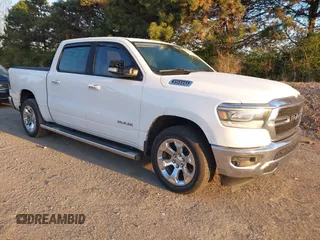 2019 Ram 1500 Big Horn z VIN 1C6SRFFT2KN659701, wystawiony jako IAAI lot #42051736 z przebiegiem 165 542 mil mil oraz . Historia ofert i sprzedaży dostępna na DreamBid. Obrazek 1.