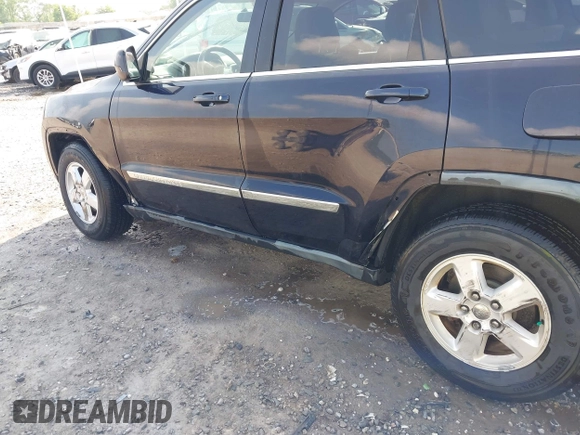 2011 Jeep Grand Cherokee Laredo with VIN 1J4RR4GG5BC622628, listed as a IAAI auction lot 42402893 with 163,731 mi miles and . Bid and sale history available at DreamBid. Image 6.
