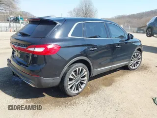 2017 Lincoln MKX Reserve z VIN 2LMPJ8LP2HBL25990, wystawiony jako IAAI lot #41780043 z przebiegiem 121 883 mil mil oraz . Historia ofert i sprzedaży dostępna na DreamBid. Obrazek 4.