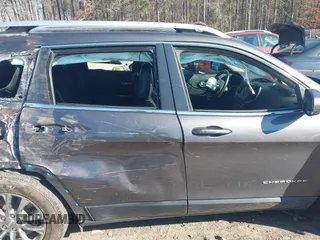 2019 Jeep Cherokee Latitude Plus with VIN 1C4PJMLB3KD424994, listed as a IAAI auction lot 41506691 with 87,912 mi miles and . Bid and sale history available at DreamBid. Image 13.