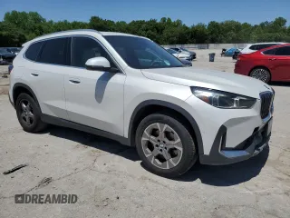 2023 BMW X1 xDrive28i z VIN WBX73EF02P5X44791, wystawiony jako Copart lot #57579055 z przebiegiem 22 182 mil mil oraz Szkoda całkowita • Salvage title. Historia ofert i sprzedaży dostępna na DreamBid. Obrazek 4.