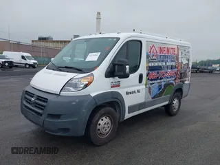 2017 Ram ProMaster Cargo z VIN 3C6TRVNG4HE534781, wystawiony jako IAAI lot #42274362 z przebiegiem 133 686 mil mil oraz . Historia ofert i sprzedaży dostępna na DreamBid. Obrazek 2.