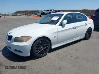 2008 BMW 3 Series 335i с VIN WBAVB77528NH78762, выставлен на аукционе IAAI как лот 42414203 с пробегом 138 115 миль миль и . История ставок и продаж доступна на DreamBid. Изображение 2.