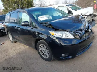 2015 Toyota Sienna XLE with VIN 5TDYK3DC2FS651400, listed as a IAAI auction lot 41985468 with 122,335 mi miles. Bid and sale history available at carsss.com. Image 1.