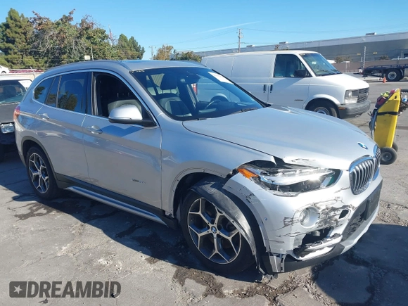 2017 BMW X1 xDrive28i z VIN WBXHT3Z34H4A53805, wystawiony jako IAAI lot #40682476 z przebiegiem 225 253 mil mil oraz . Historia ofert i sprzedaży dostępna na DreamBid. Obrazek 1.