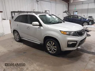 2013 Kia Sorento SX with VIN 5XYKWDA24DG380944, listed as a IAAI auction lot 42058174 with 261,860 mi miles. Bid and sale history available at carsss.com. Image 1.