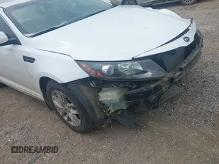 2013 Kia Optima LX z VIN KNAGM4A79D5304780, wystawiony jako IAAI lot #42277179 z przebiegiem 139 841 mil mil oraz . Historia ofert i sprzedaży dostępna na DreamBid. Obrazek 13.